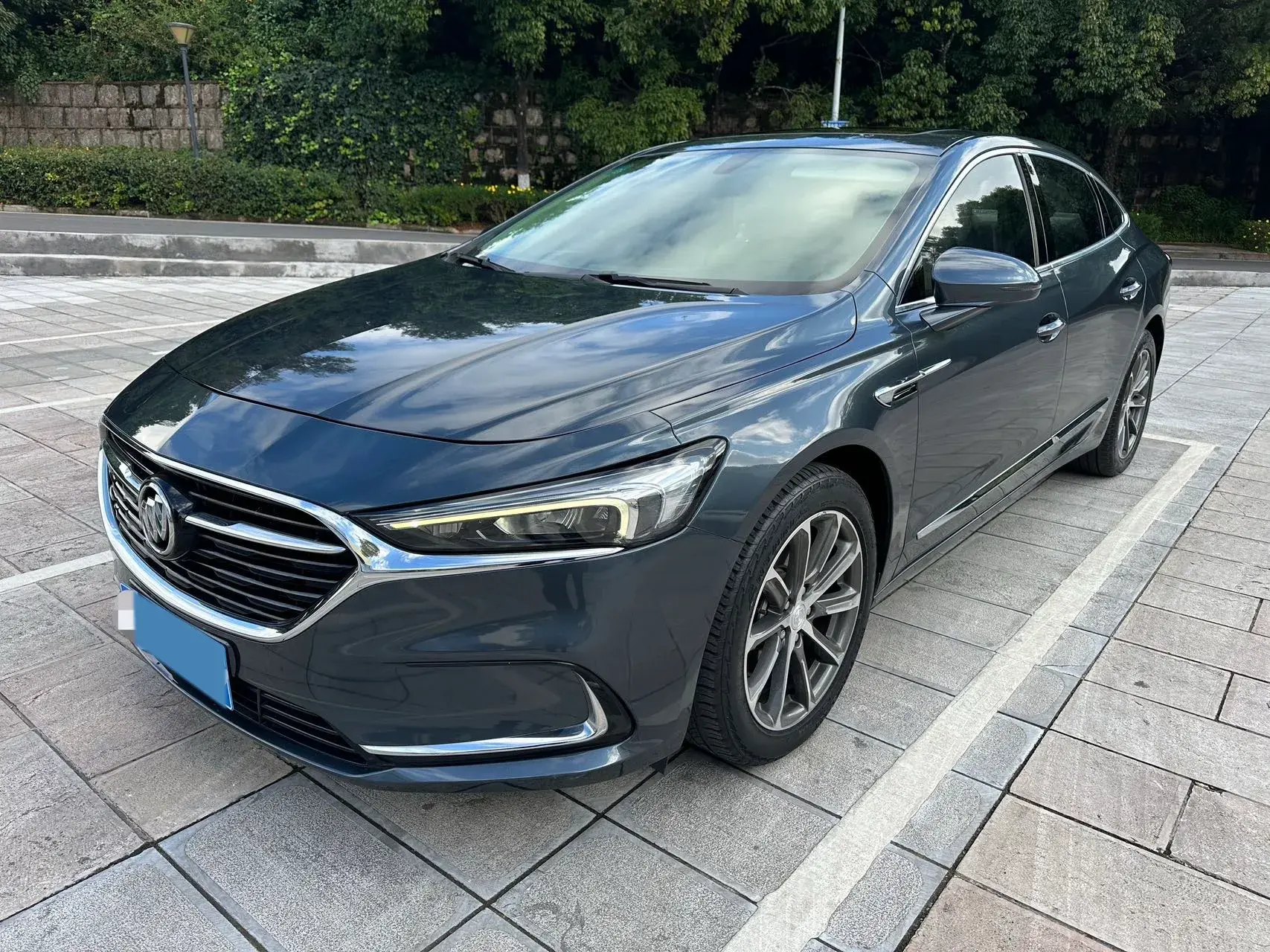 2019 BUICK LARCOSSE view 1