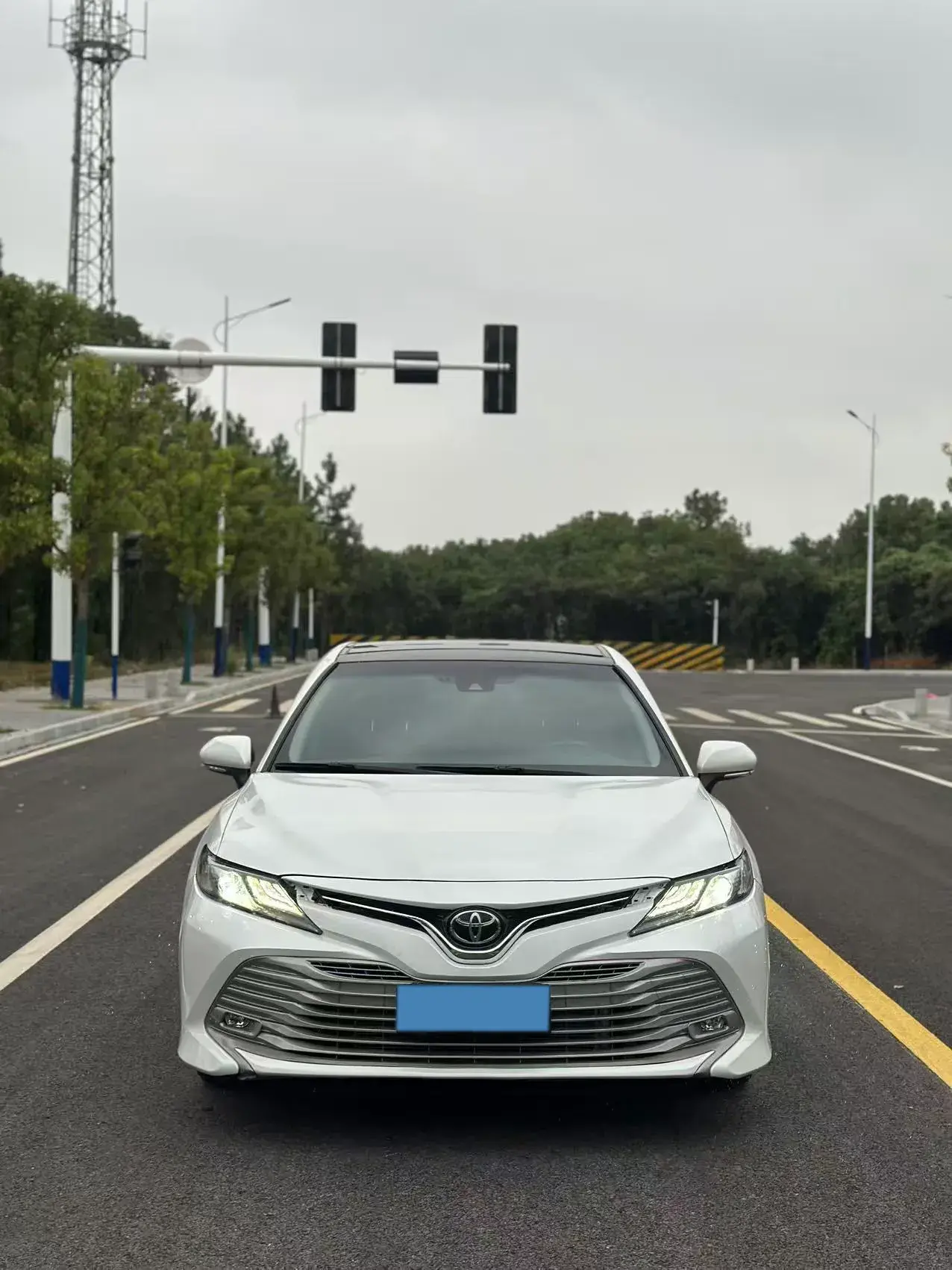 2019 TOYOTA CAMRY thumbnail 2