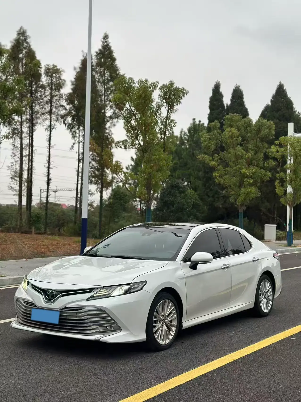 2019 TOYOTA CAMRY view 1