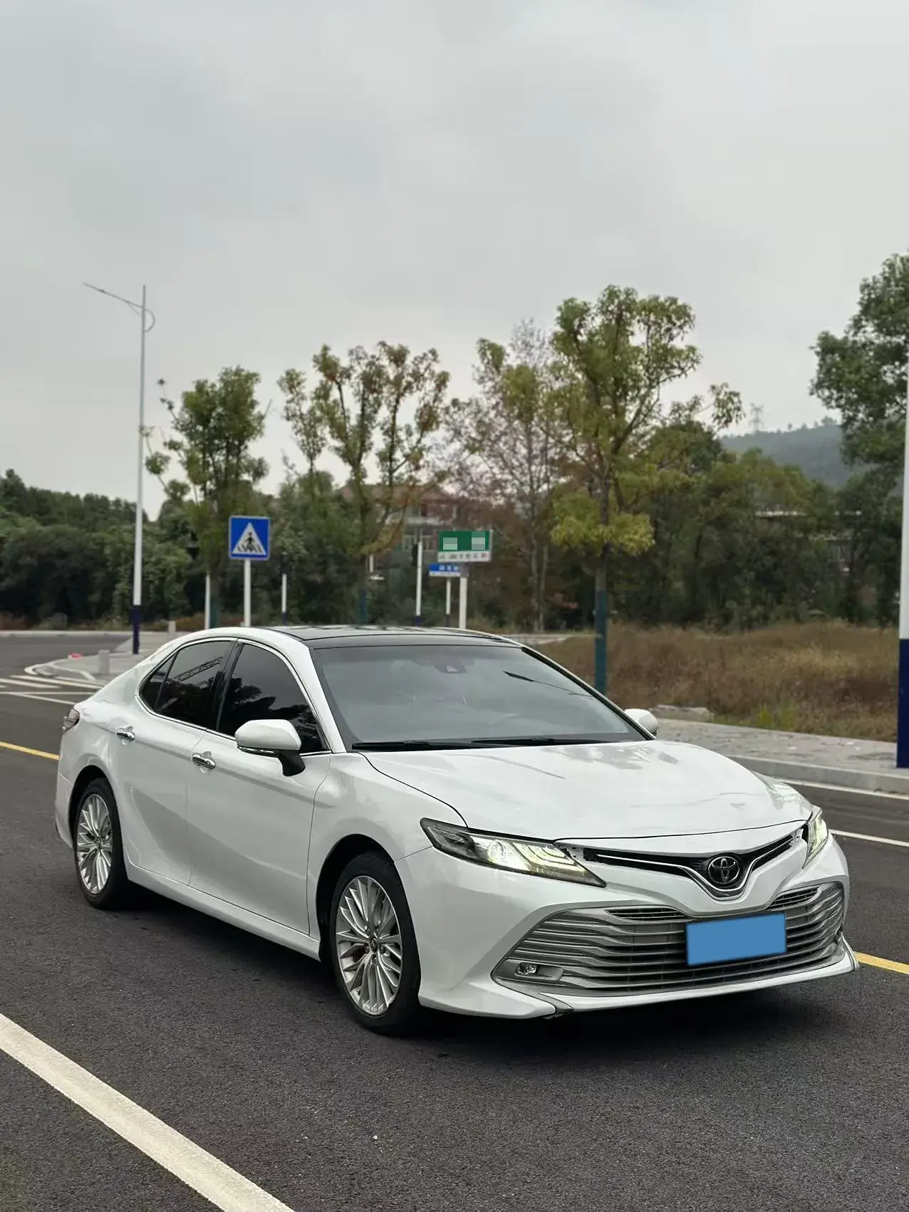 2019 TOYOTA CAMRY thumbnail 3