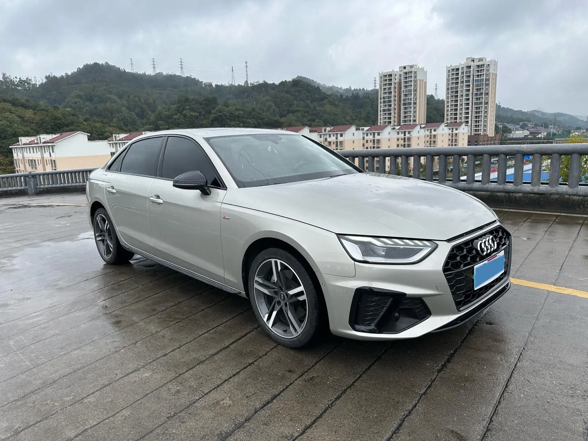 2022 AUDI A4L thumbnail 3