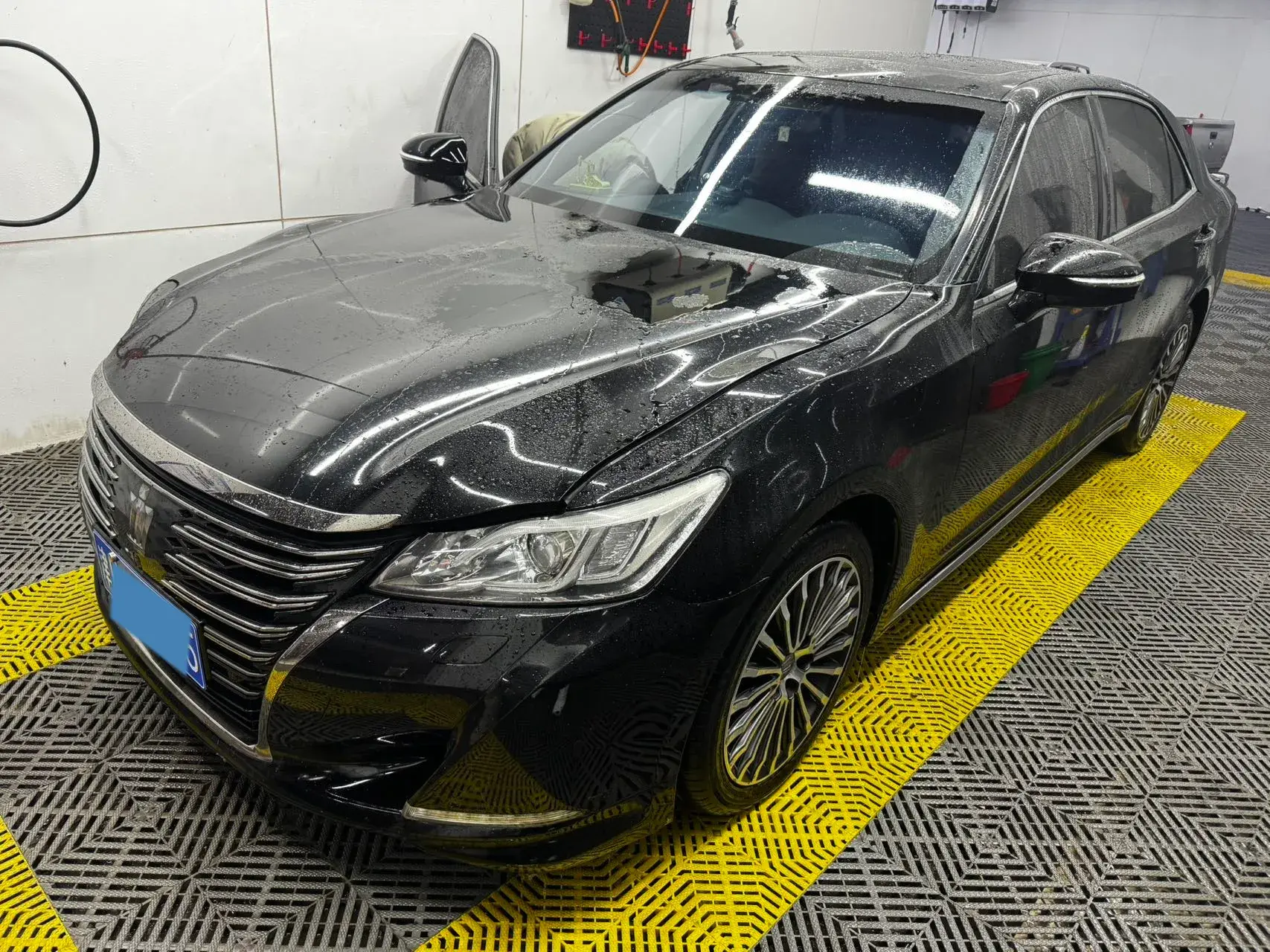 2018 TOYOTA CROWN view 1