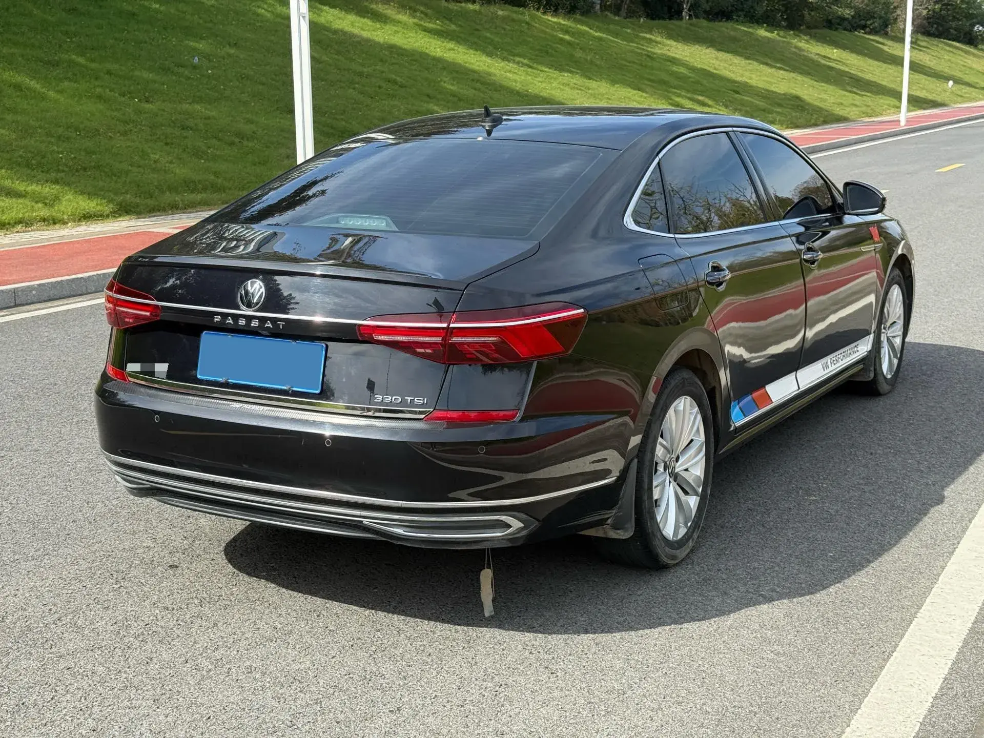 2021 VOLKSWAGEN PASSAT thumbnail 4