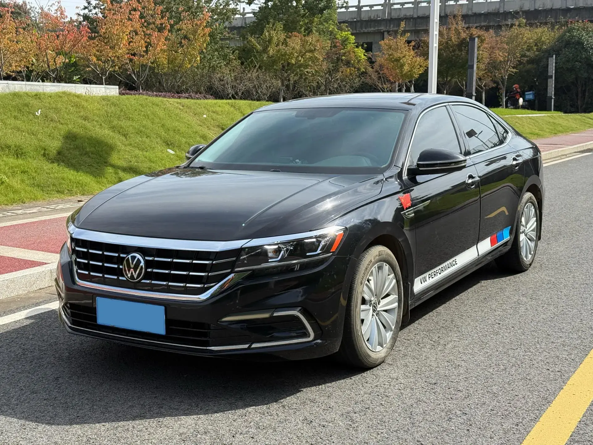 2021 VOLKSWAGEN PASSAT view 1