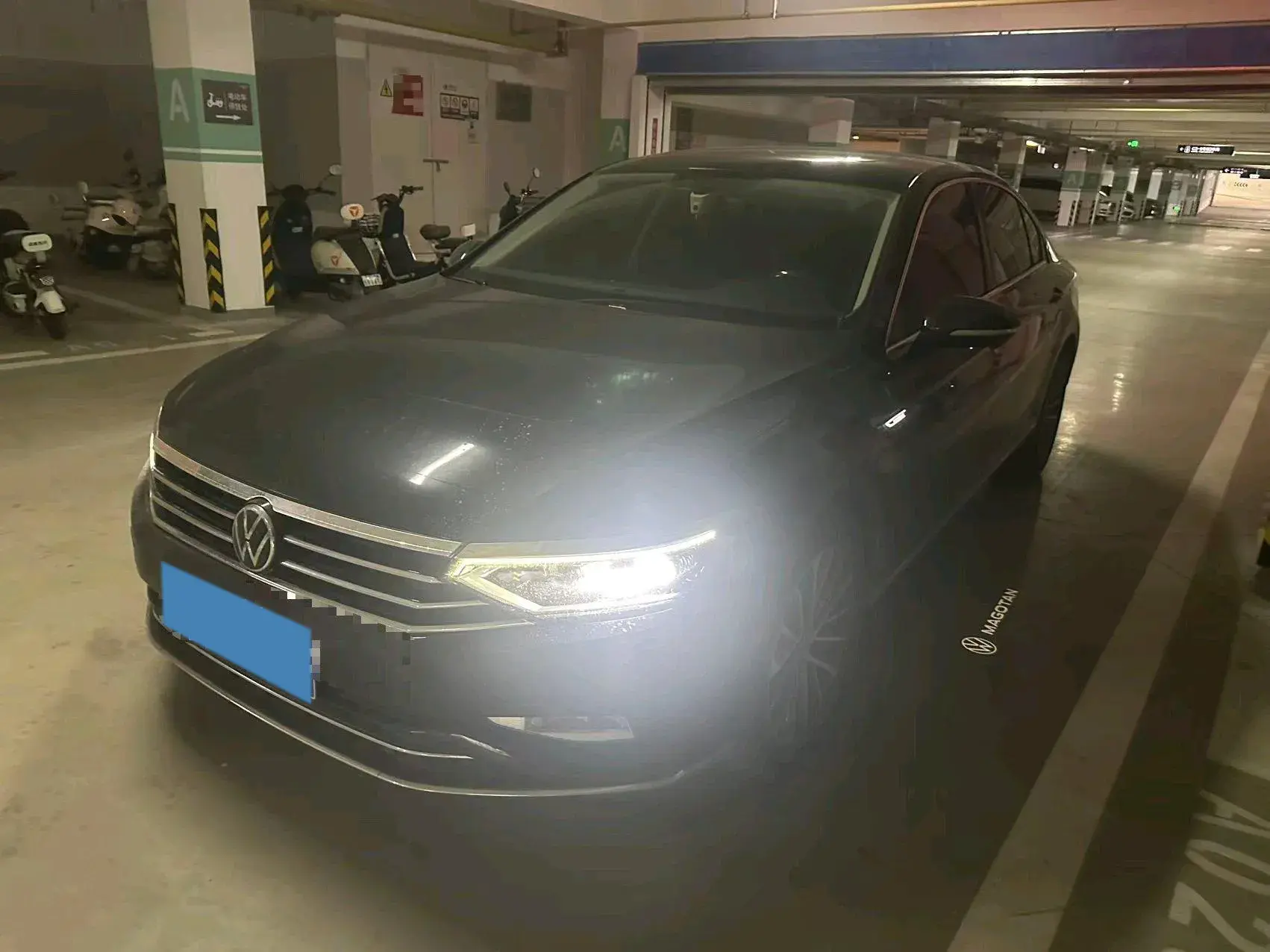 2020 VOLKSWAGEN MAGOTAN view 1