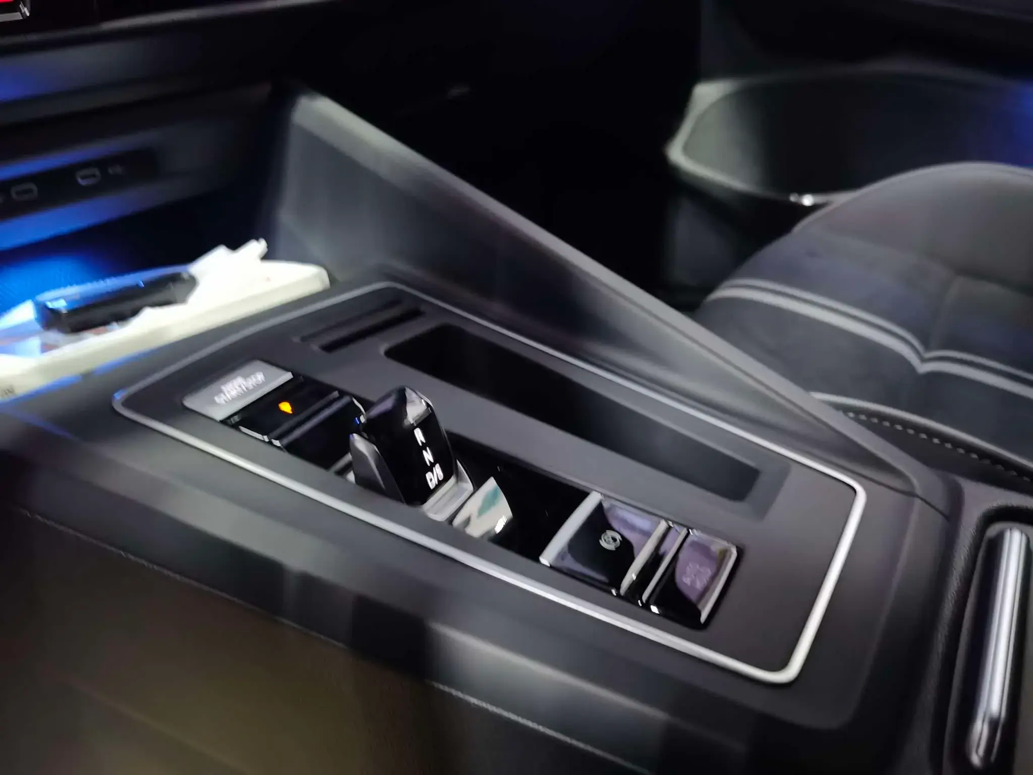 2021 VOLKSWAGEN GOLF thumbnail 4