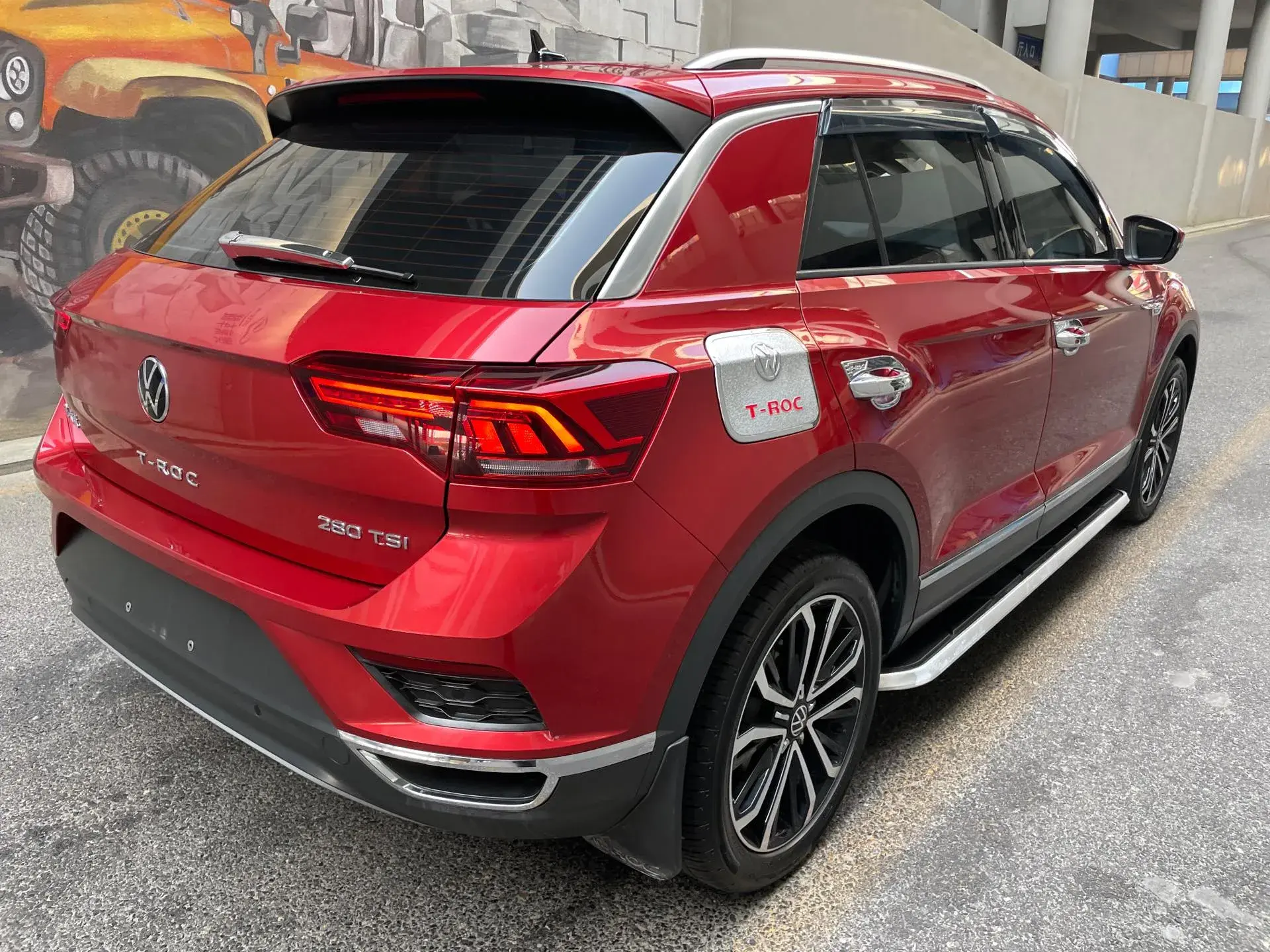 2021 VOLKSWAGEN T-ROC thumbnail 4