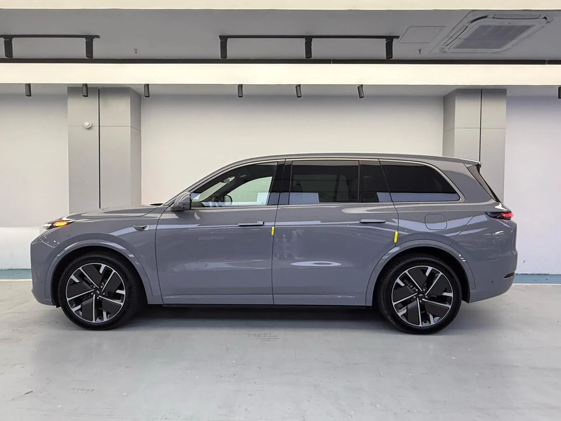 2025 LI L9 thumbnail 2