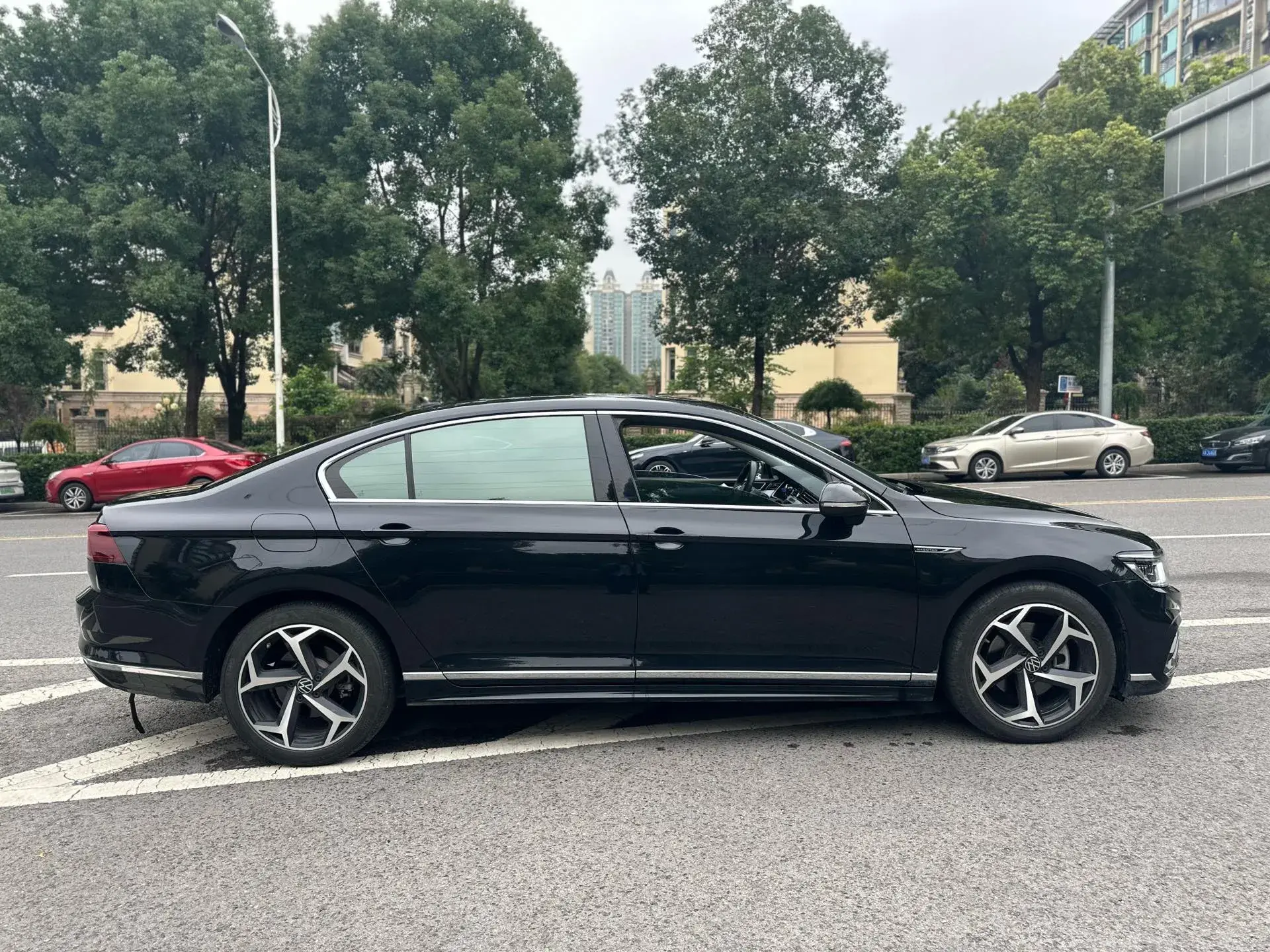 2023 VOLKSWAGEN MAGOTAN thumbnail 4