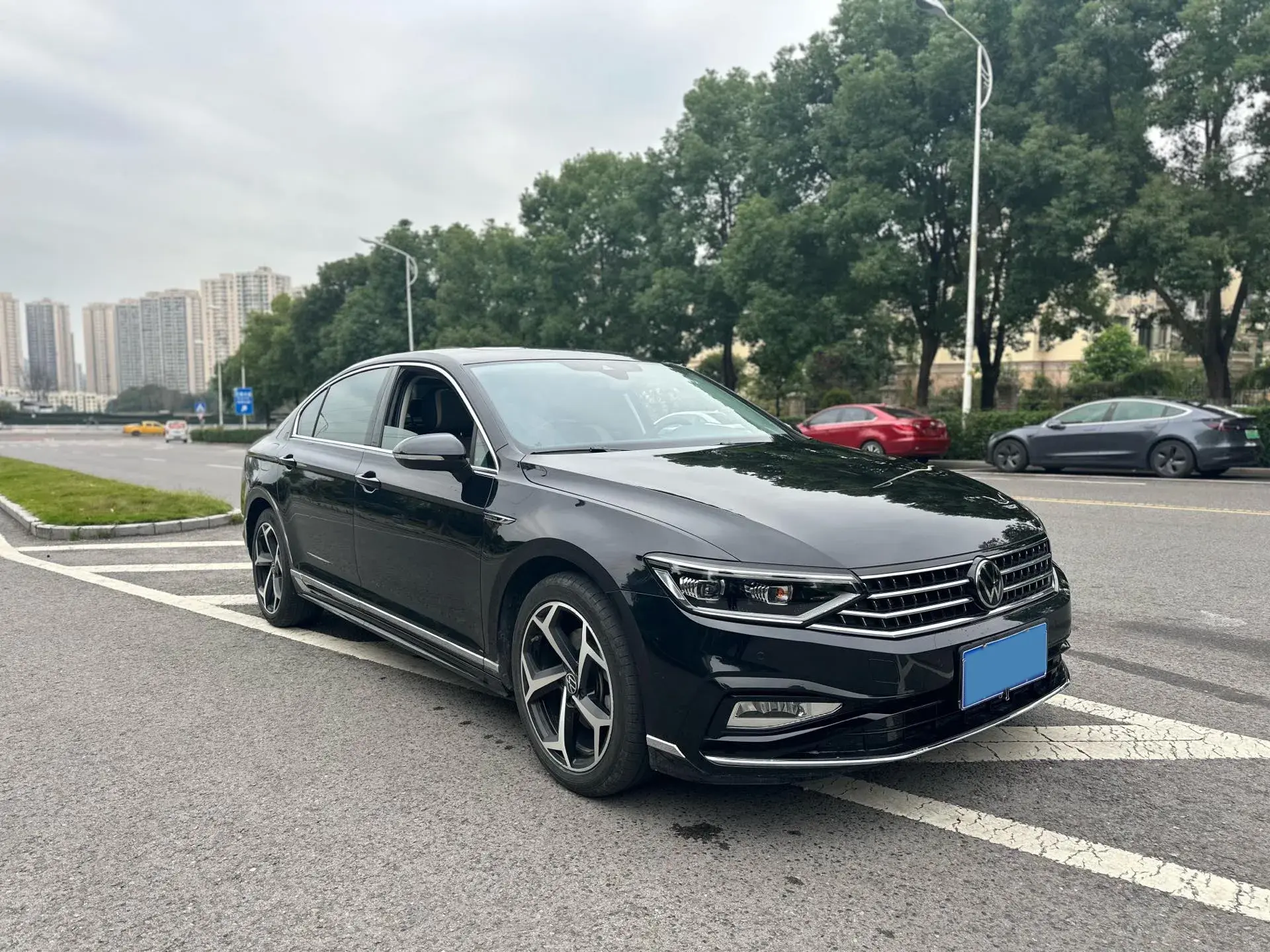 2023 VOLKSWAGEN MAGOTAN thumbnail 3