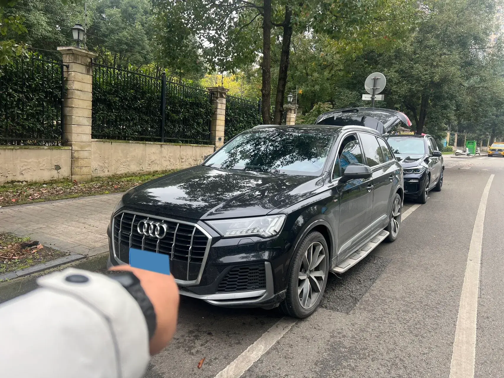2020 AUDI Q7 view 1