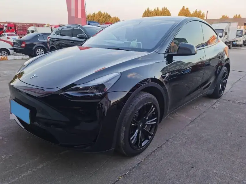 2022 TESLA MODEL view 1