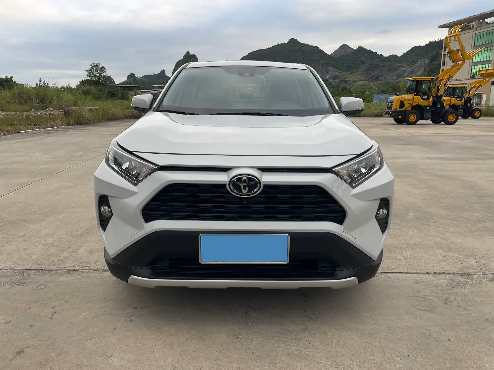 2020 TOYOTA RAV4 thumbnail 3