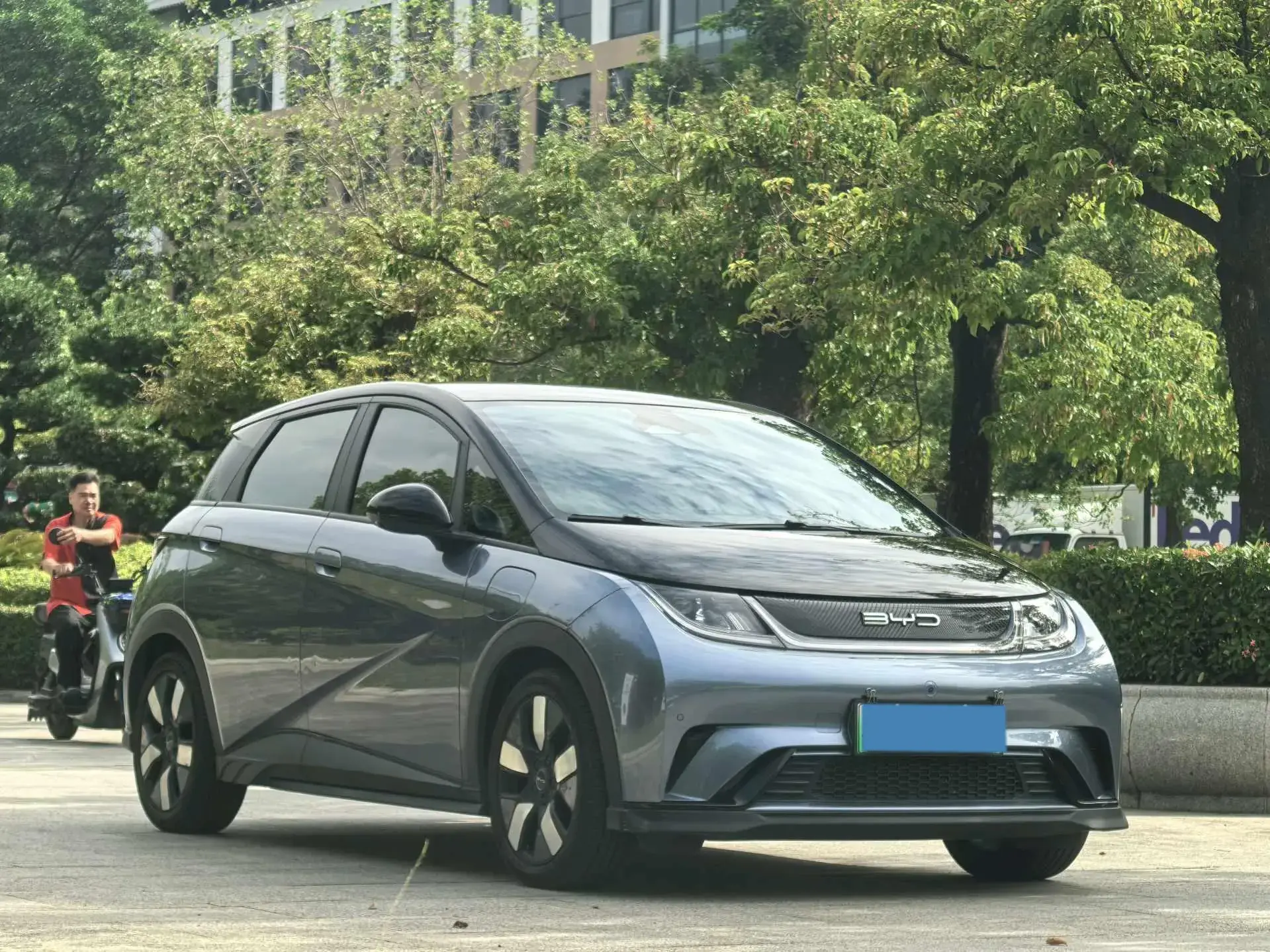 2023 BYD DOLPHIN thumbnail 3