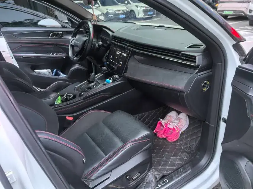 2020 LYNK&CO 05 thumbnail 4