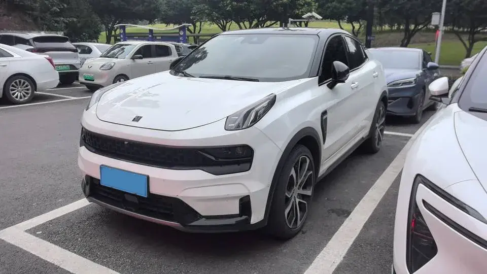 2020 LYNK&CO 05 view 1