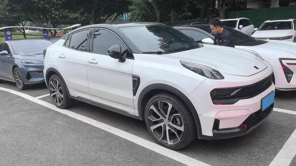 2020 LYNK&CO 05 thumbnail 2