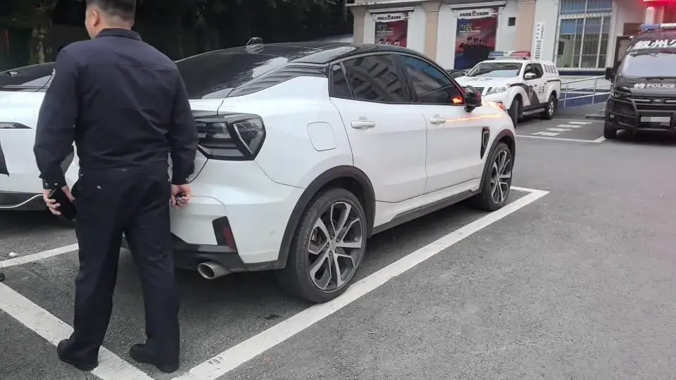 2020 LYNK&CO 05 thumbnail 3