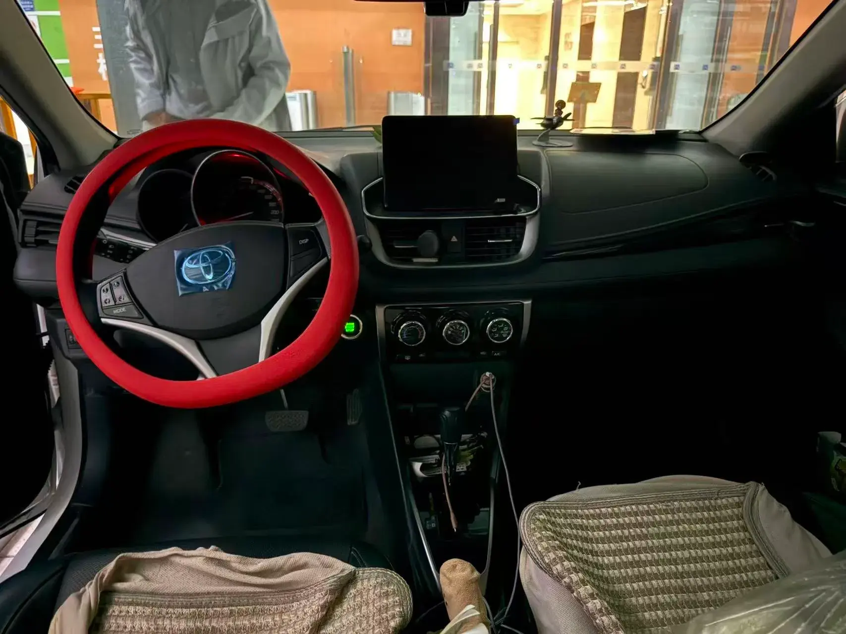 2020 TOYOTA YARIS thumbnail 3