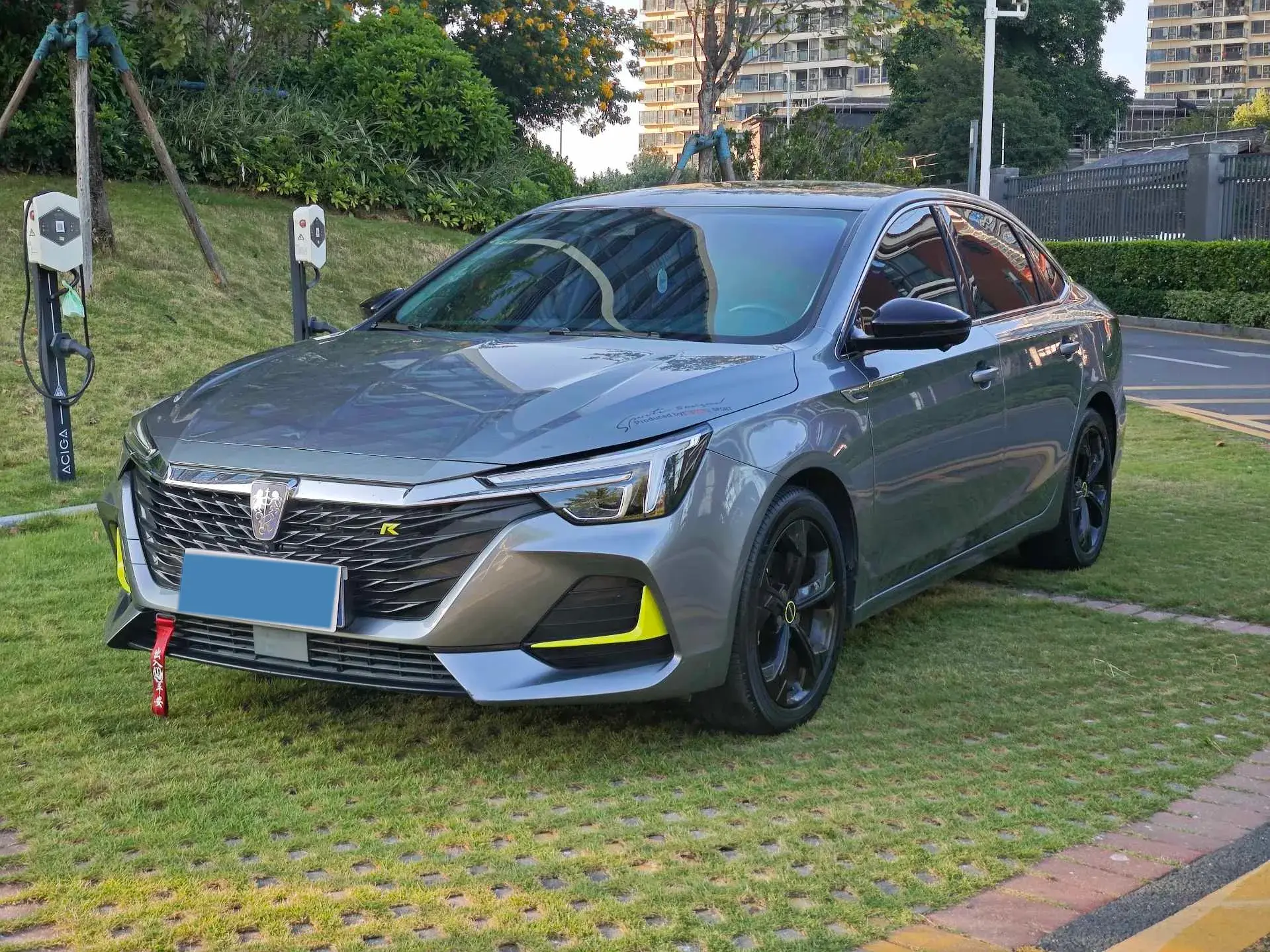 2020 ROEWE I6 view 1