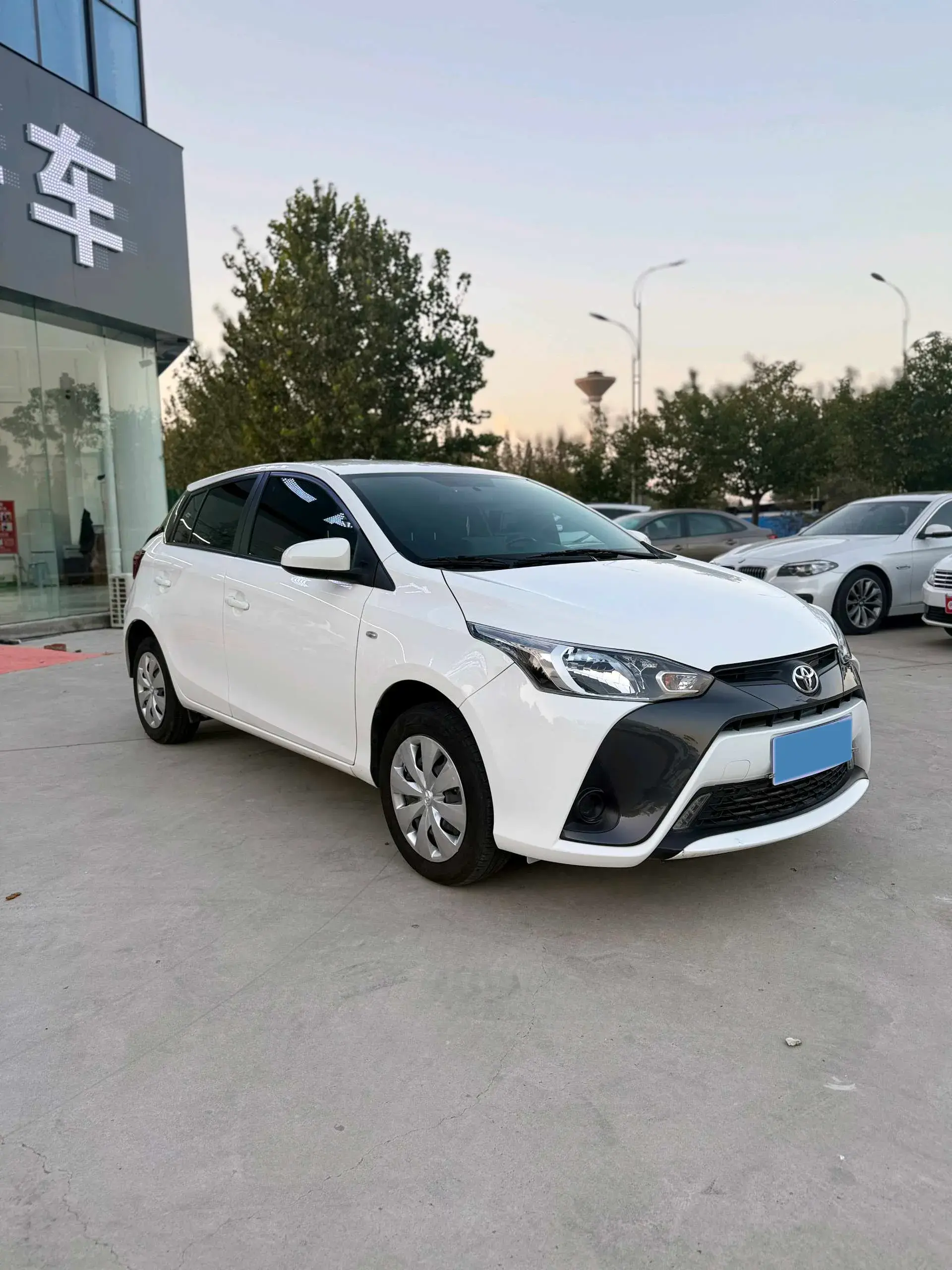 2022 TOYOTA YARIS thumbnail 2