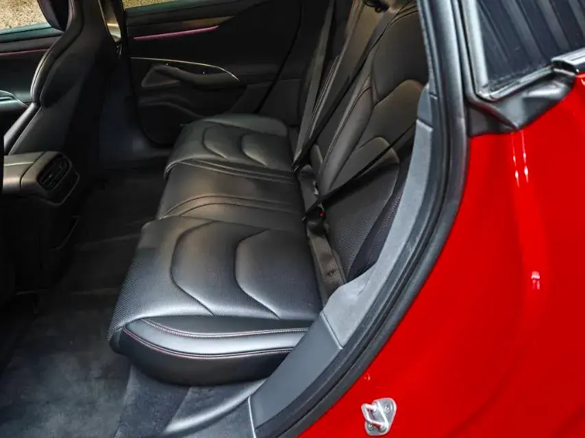 2024 MI SU7 thumbnail 4