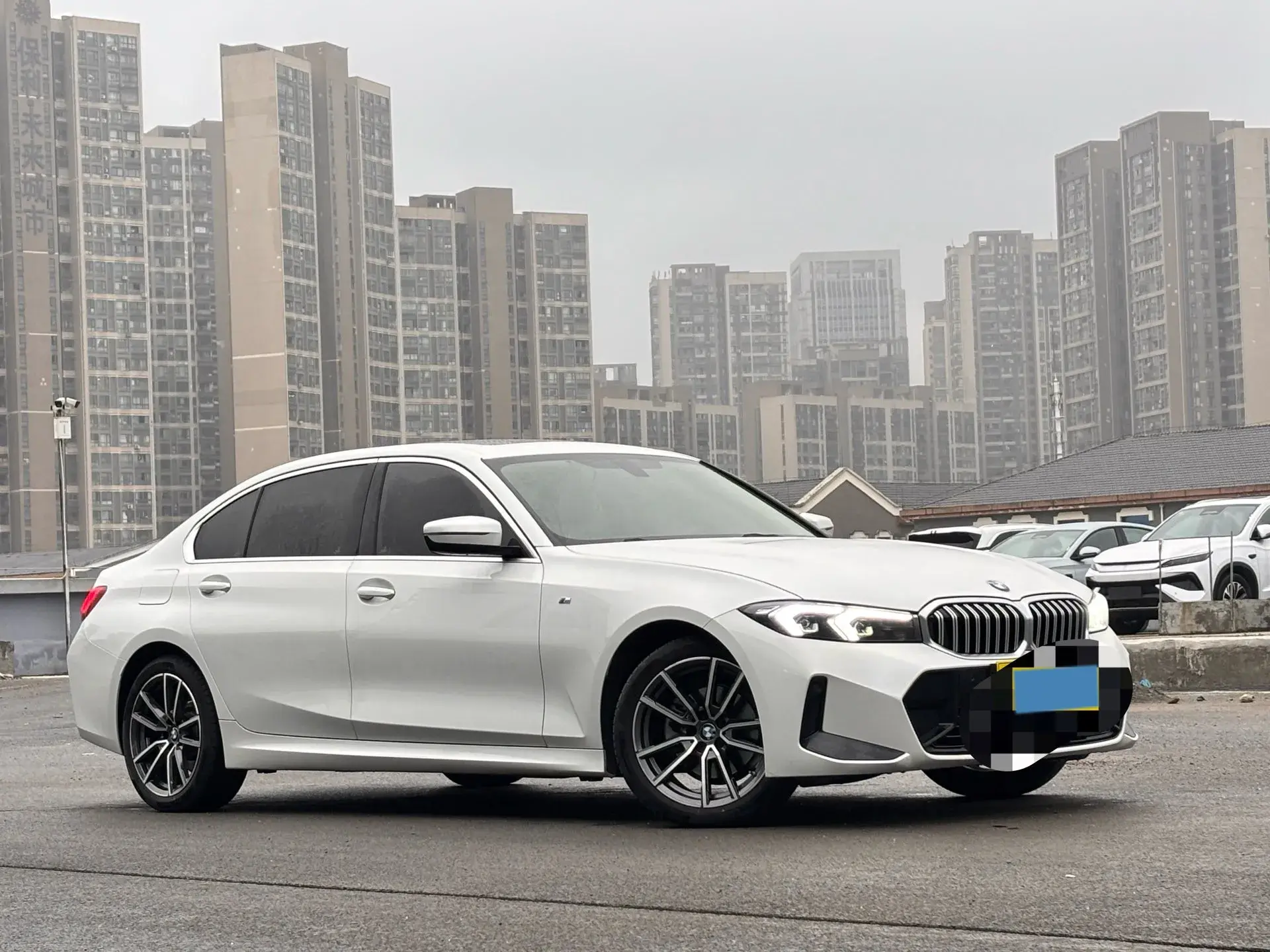 2023 BMW 3 thumbnail 2