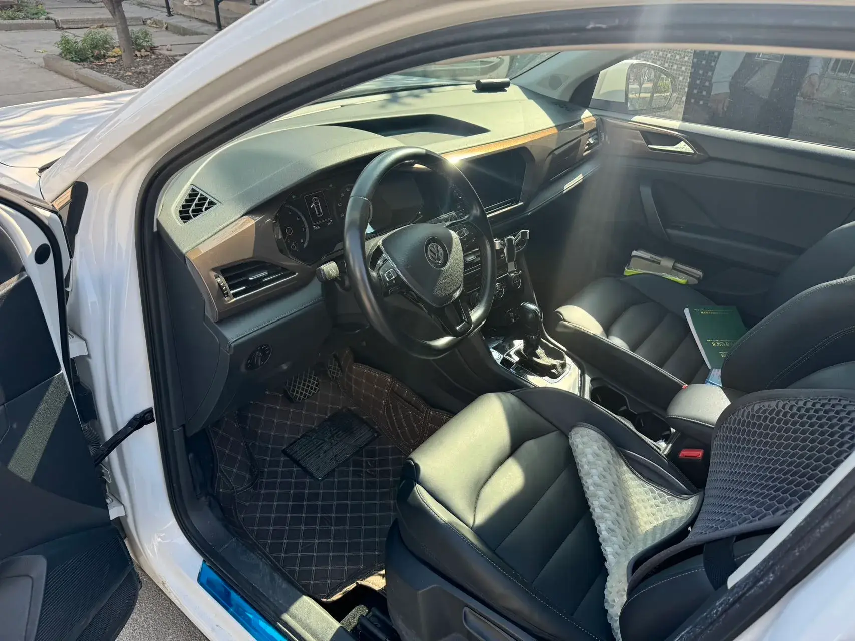 2019 VOLKSWAGEN THARU thumbnail 4