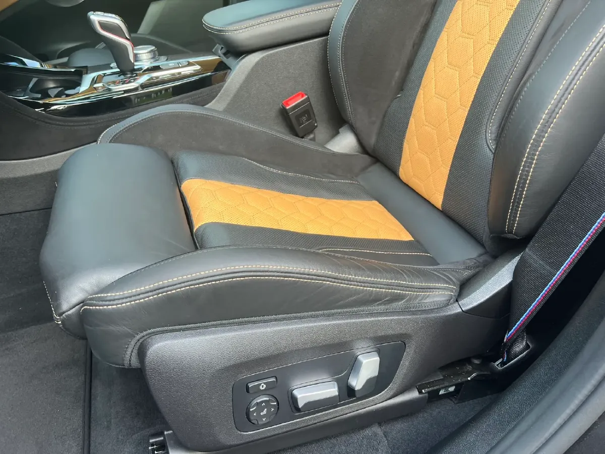 2021 BMW X4 M 3.0T 510HP L6 8AT,autocango,china used car exporter,china ev exporter,chinese used car exporter,chinese used ev exporter