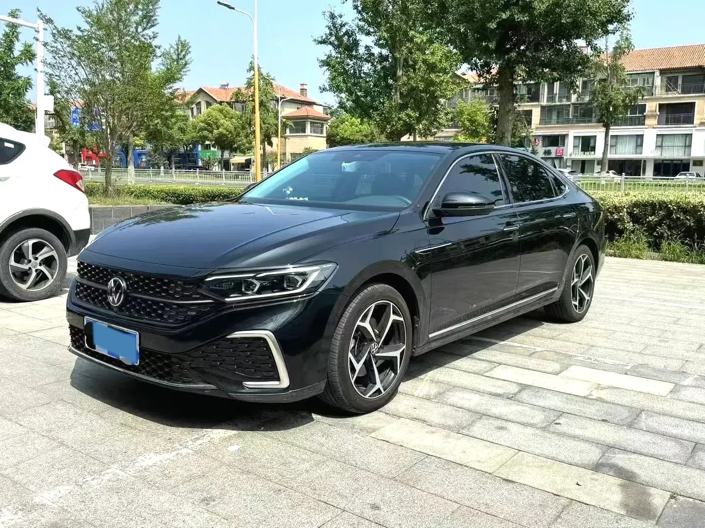 2024 VOLKSWAGEN PASSAT view 1