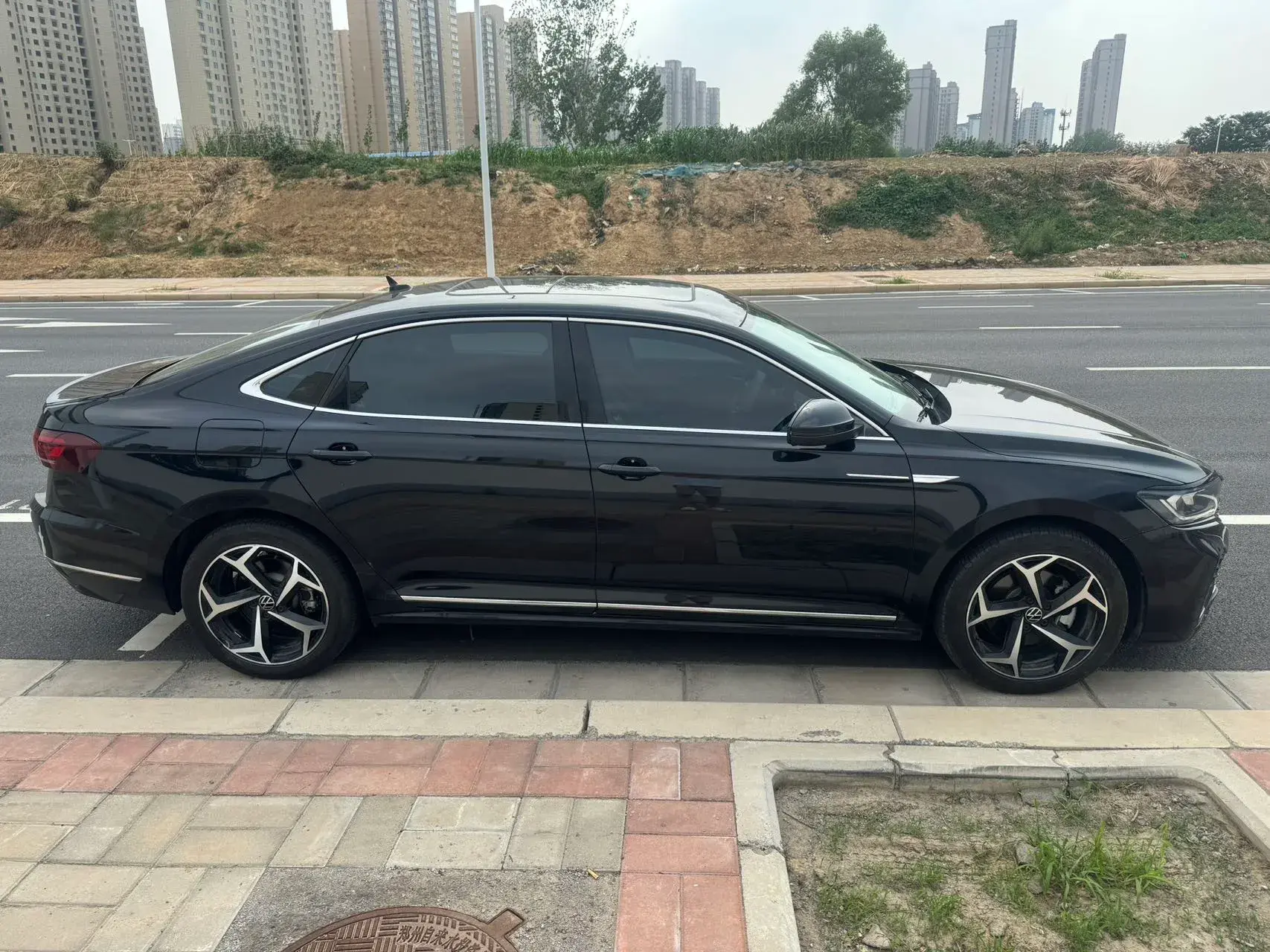 2024 VOLKSWAGEN PASSAT thumbnail 2