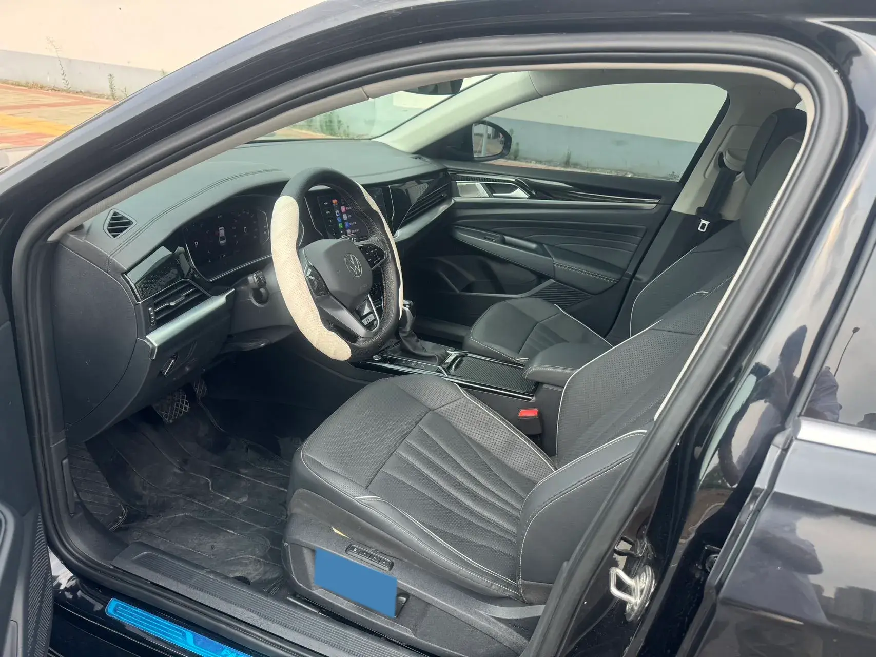 2024 VOLKSWAGEN PASSAT thumbnail 3