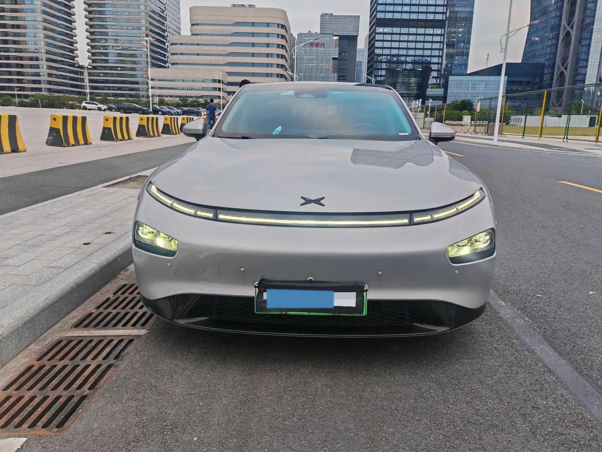 2022 XPENG P7 thumbnail 2