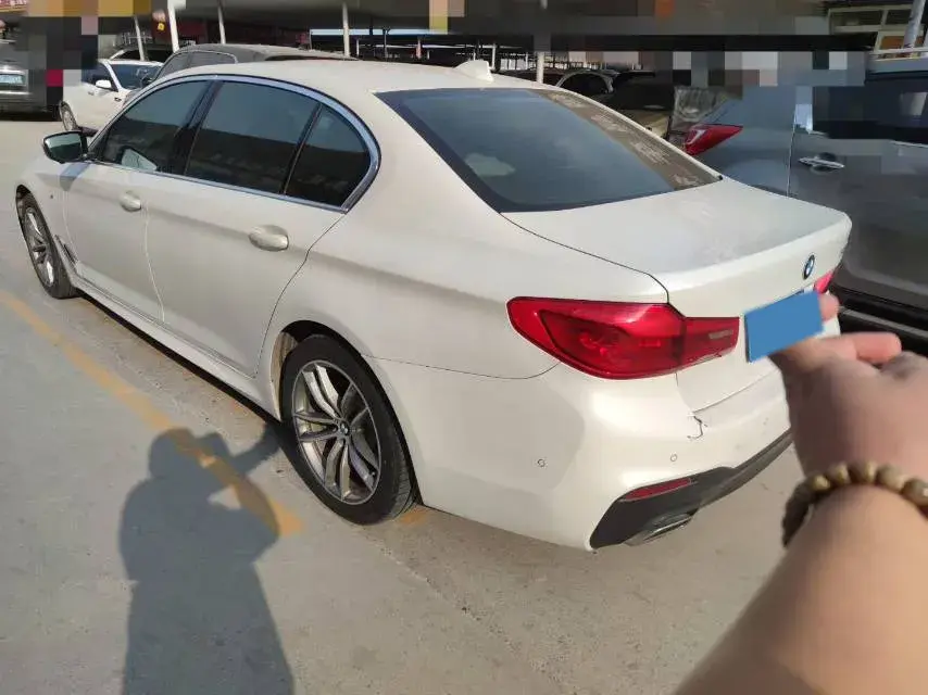 2020 BMW 5 thumbnail 2