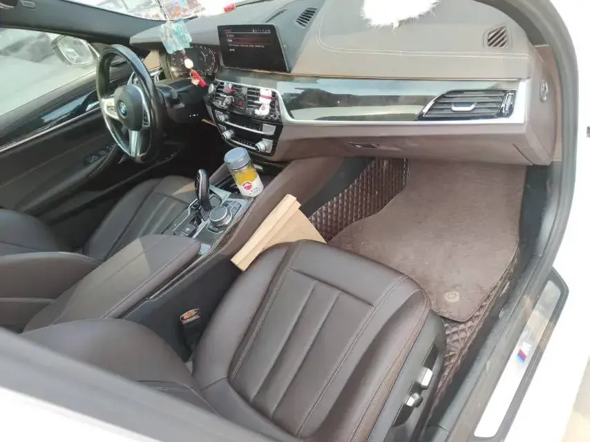 2020 BMW 5 thumbnail 4