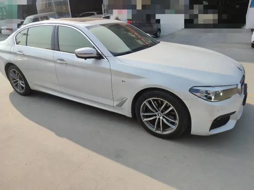 2020 BMW 5 thumbnail 3