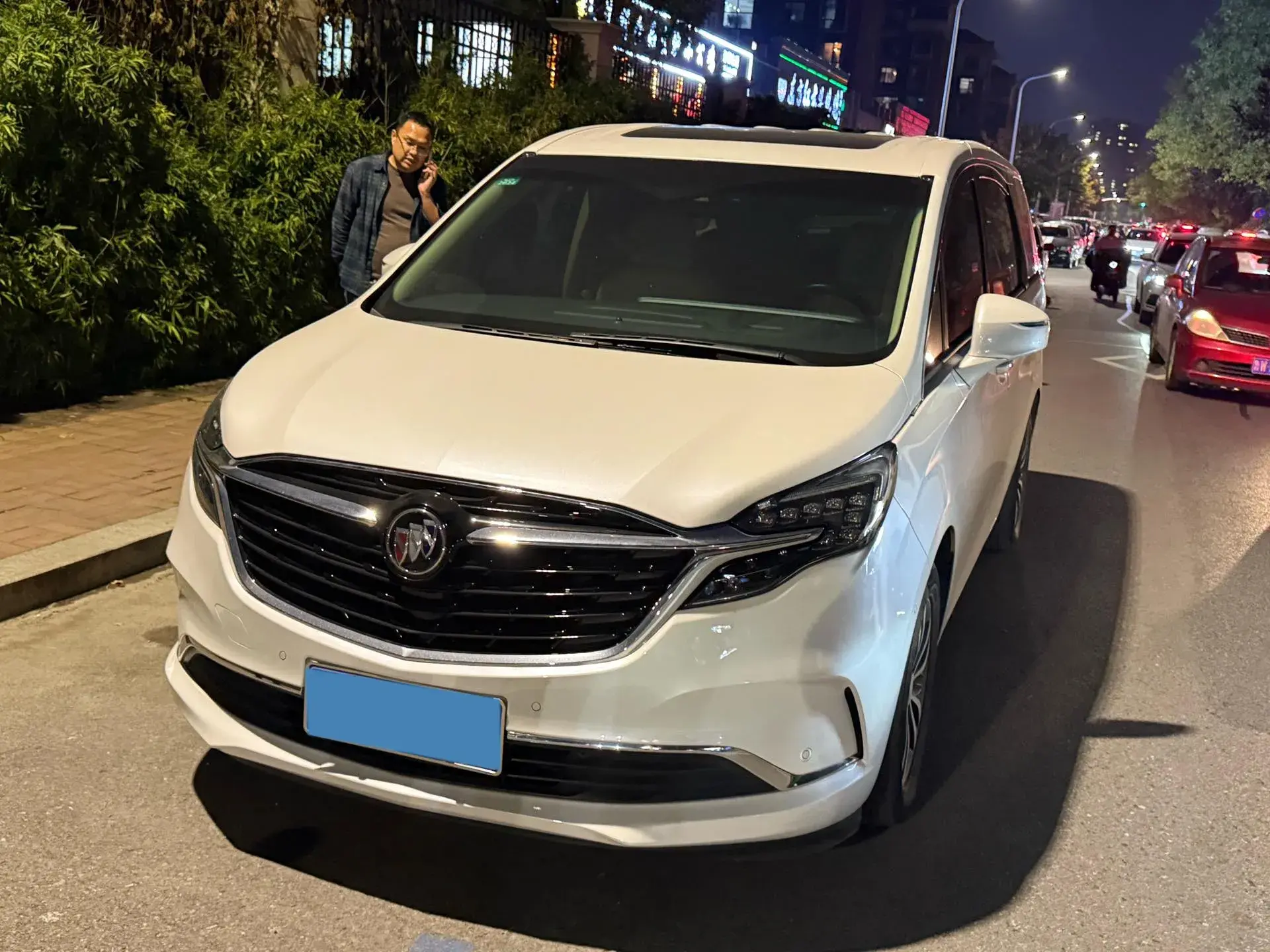 2022 BUICK GL8 view 1