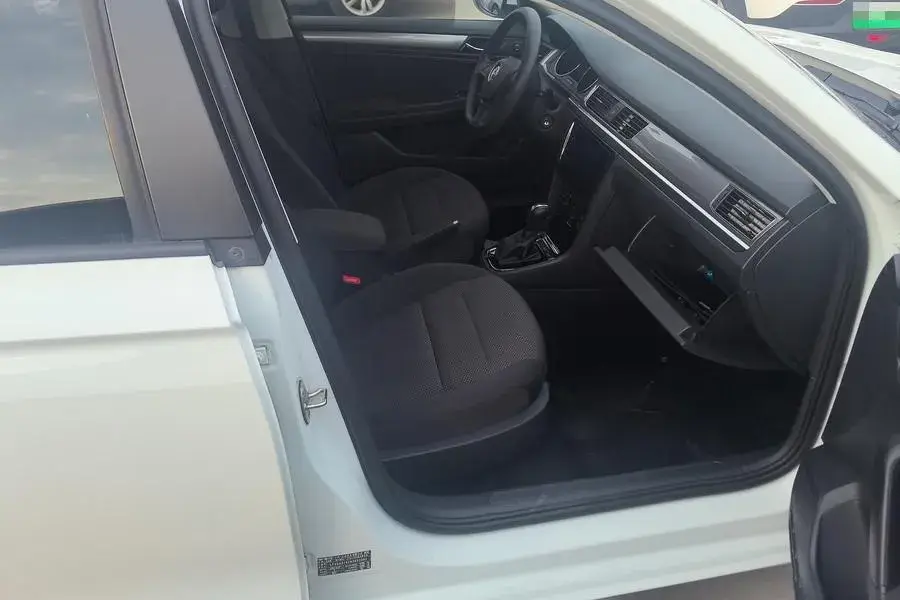 2019 VOLKSWAGEN BORA thumbnail 4