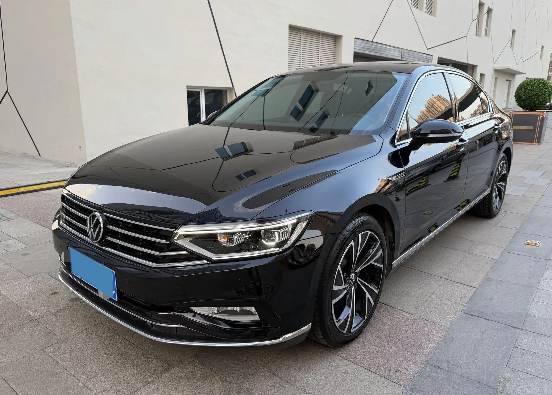 2020 VOLKSWAGEN MAGOTAN view 1