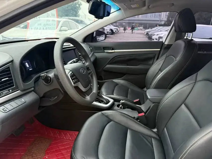 2016 HYUNDAI ELANTRA thumbnail 4