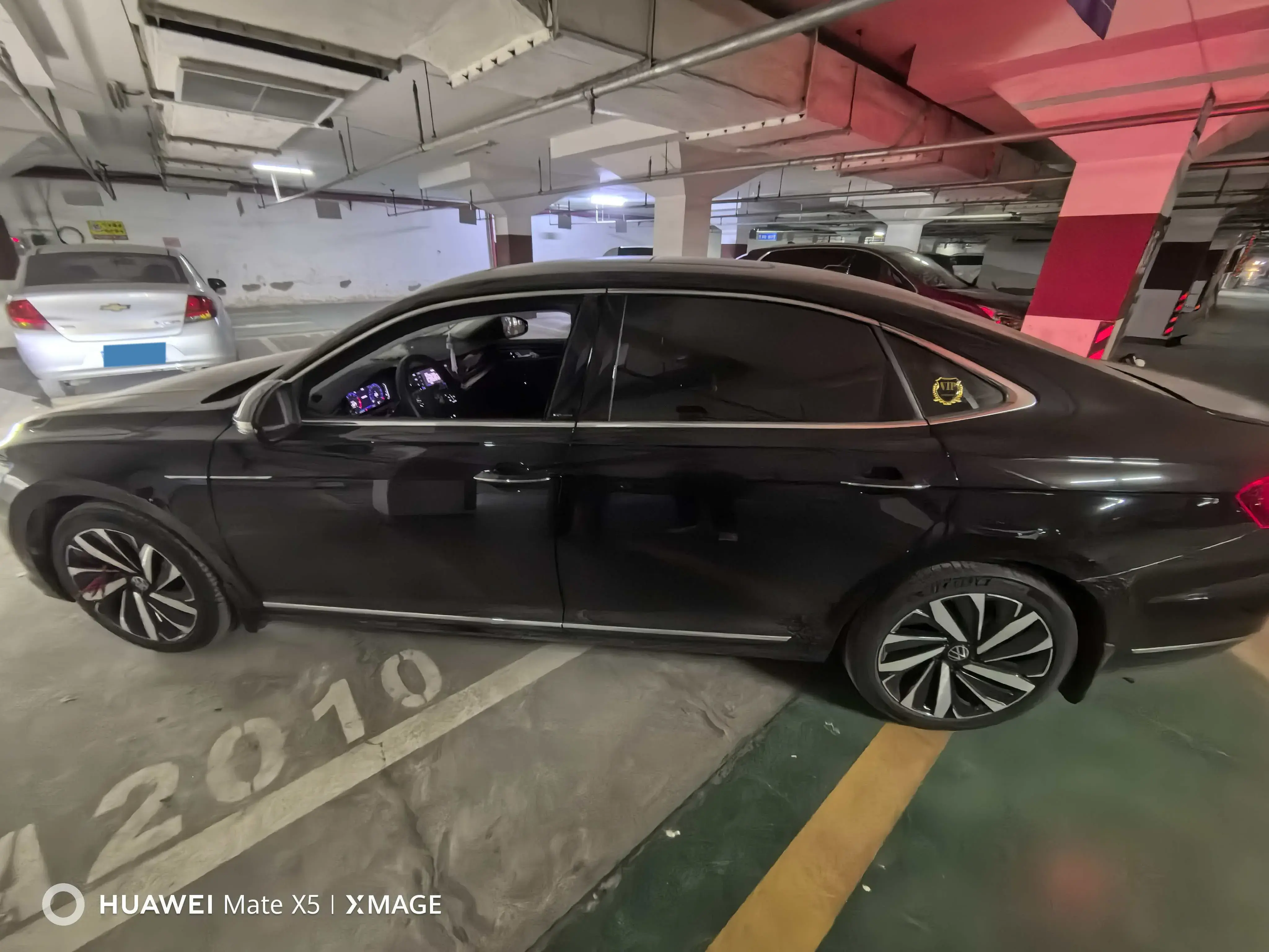 2024 VOLKSWAGEN PASSAT thumbnail 3