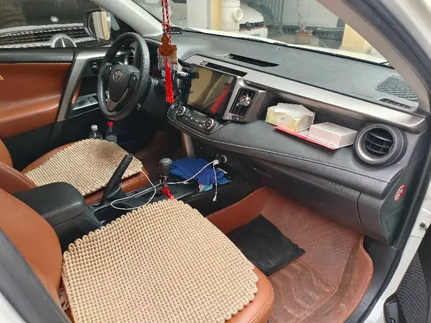 2018 TOYOTA RAV4 thumbnail 4