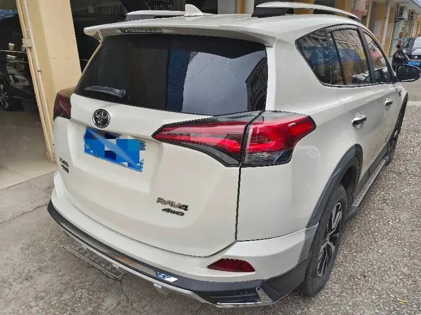 2018 TOYOTA RAV4 thumbnail 2