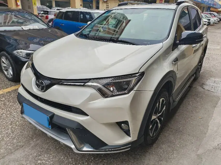 2018 TOYOTA RAV4 view 1