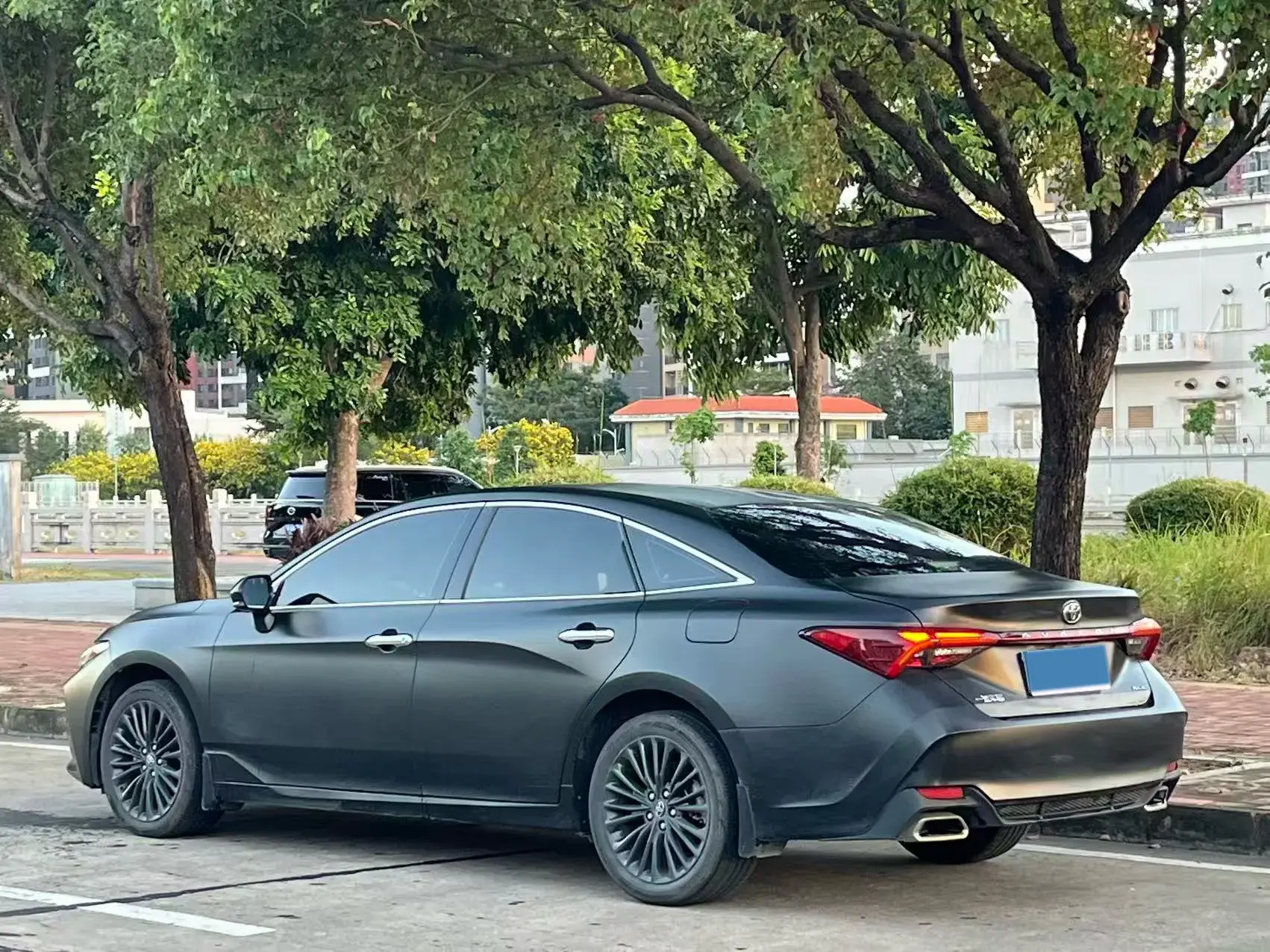 2019 TOYOTA AVALON thumbnail 3