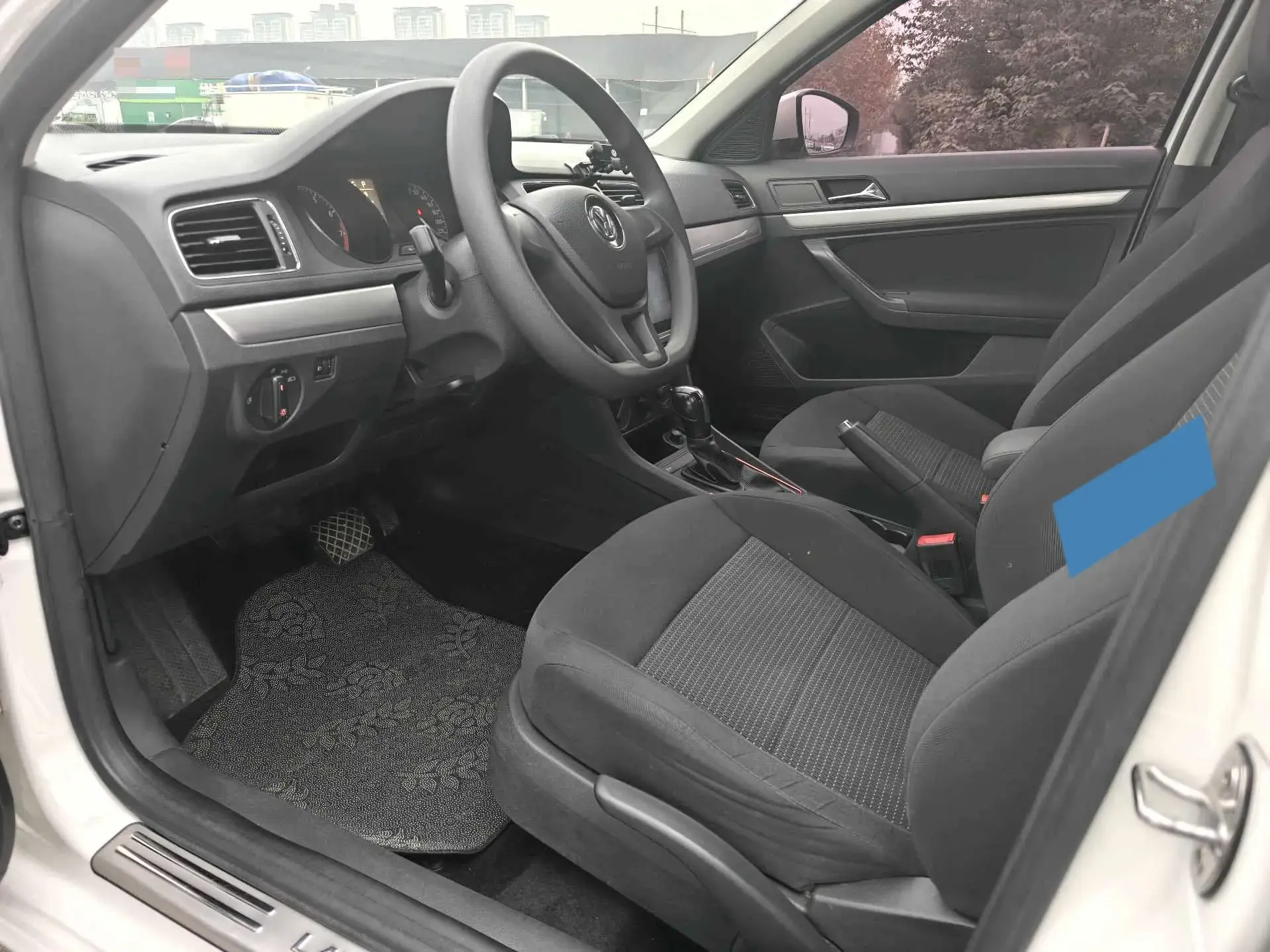 2017 VOLKSWAGEN LAVIDA thumbnail 4