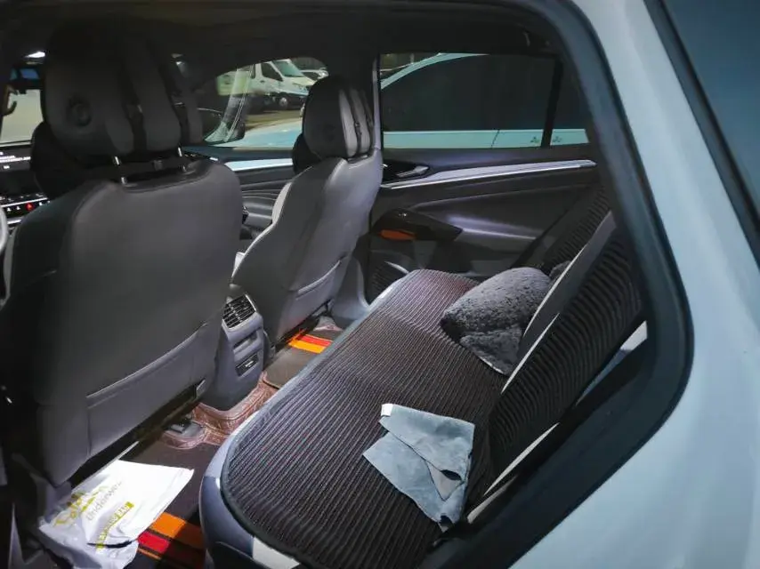 2024 VOLKSWAGEN ID.4 thumbnail 3