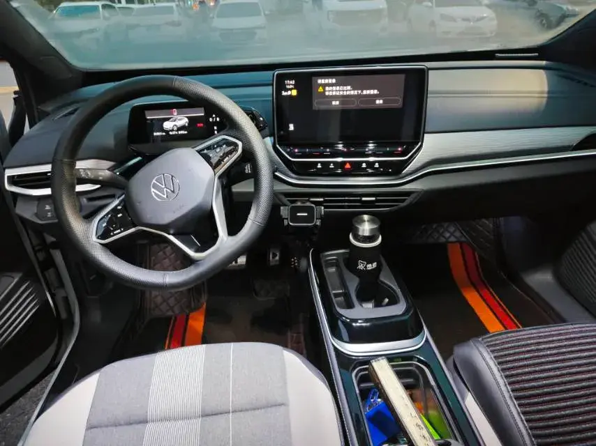 2024 VOLKSWAGEN ID.4 thumbnail 2