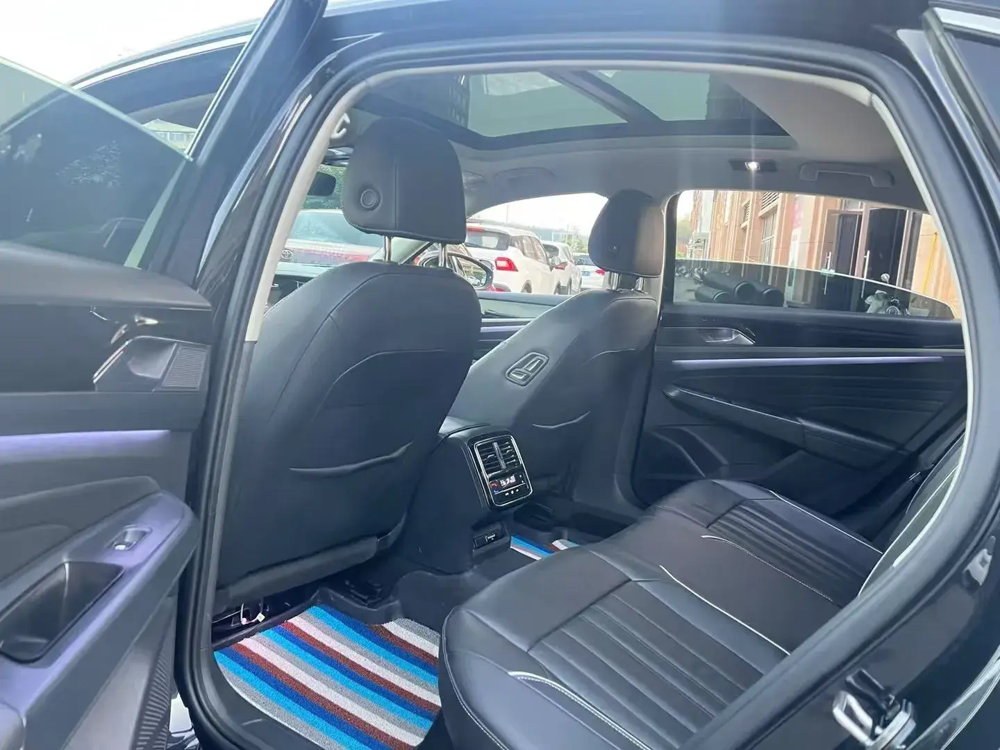 2022 VOLKSWAGEN PASSAT thumbnail 4