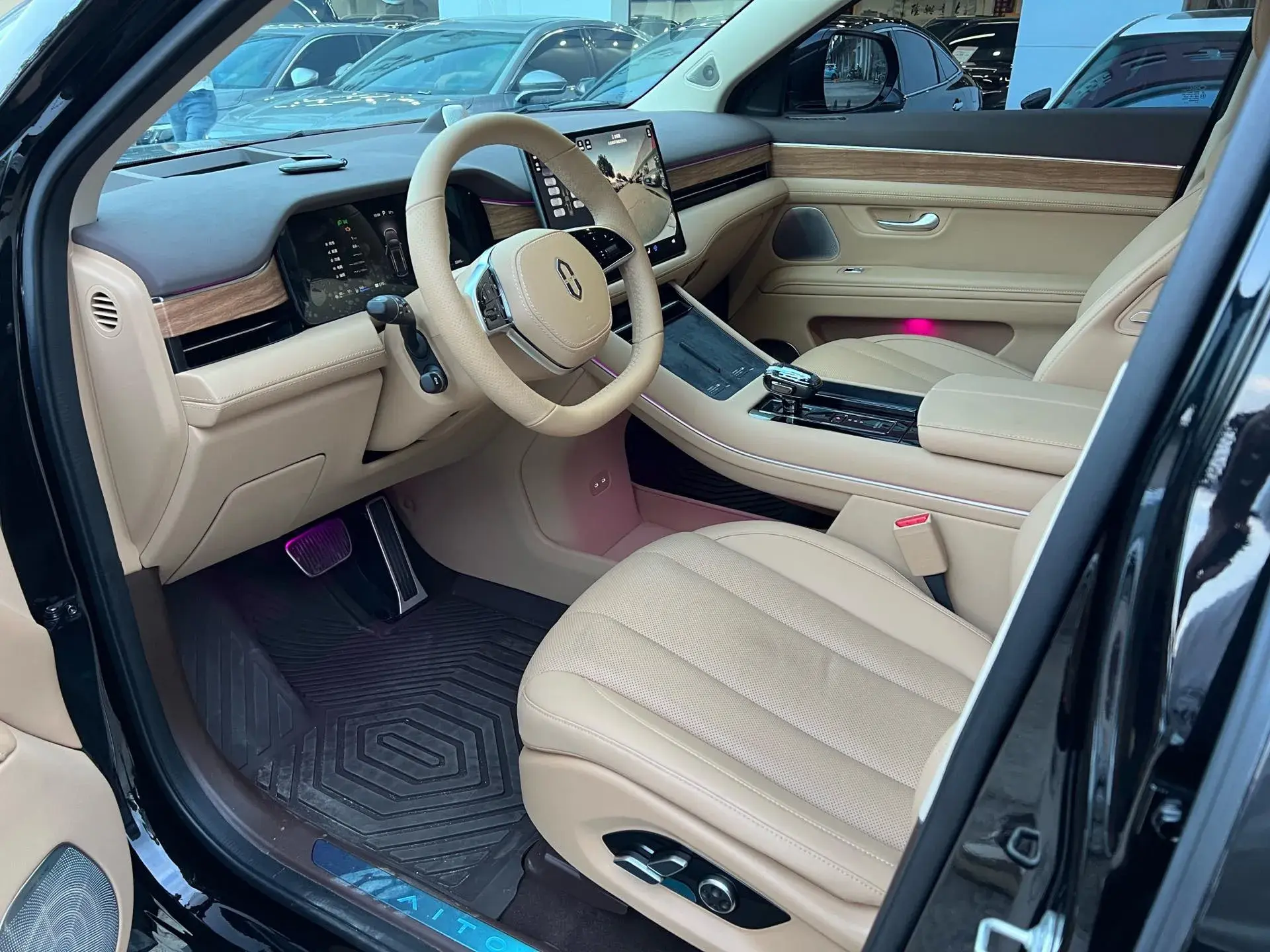 2024 AITO AITO thumbnail 4